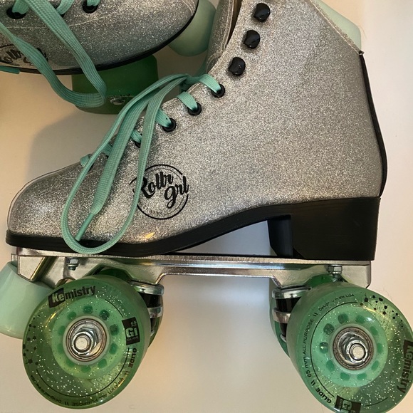 Rollr Grl Women’s Roller Skates - Silver - Picture 6 of 8